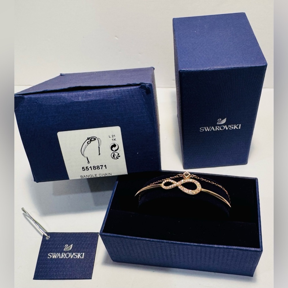 Swarovski Rose Gold Infinity Loop Bangle Bracelet NWT Size Medium - Picture 4 of 16